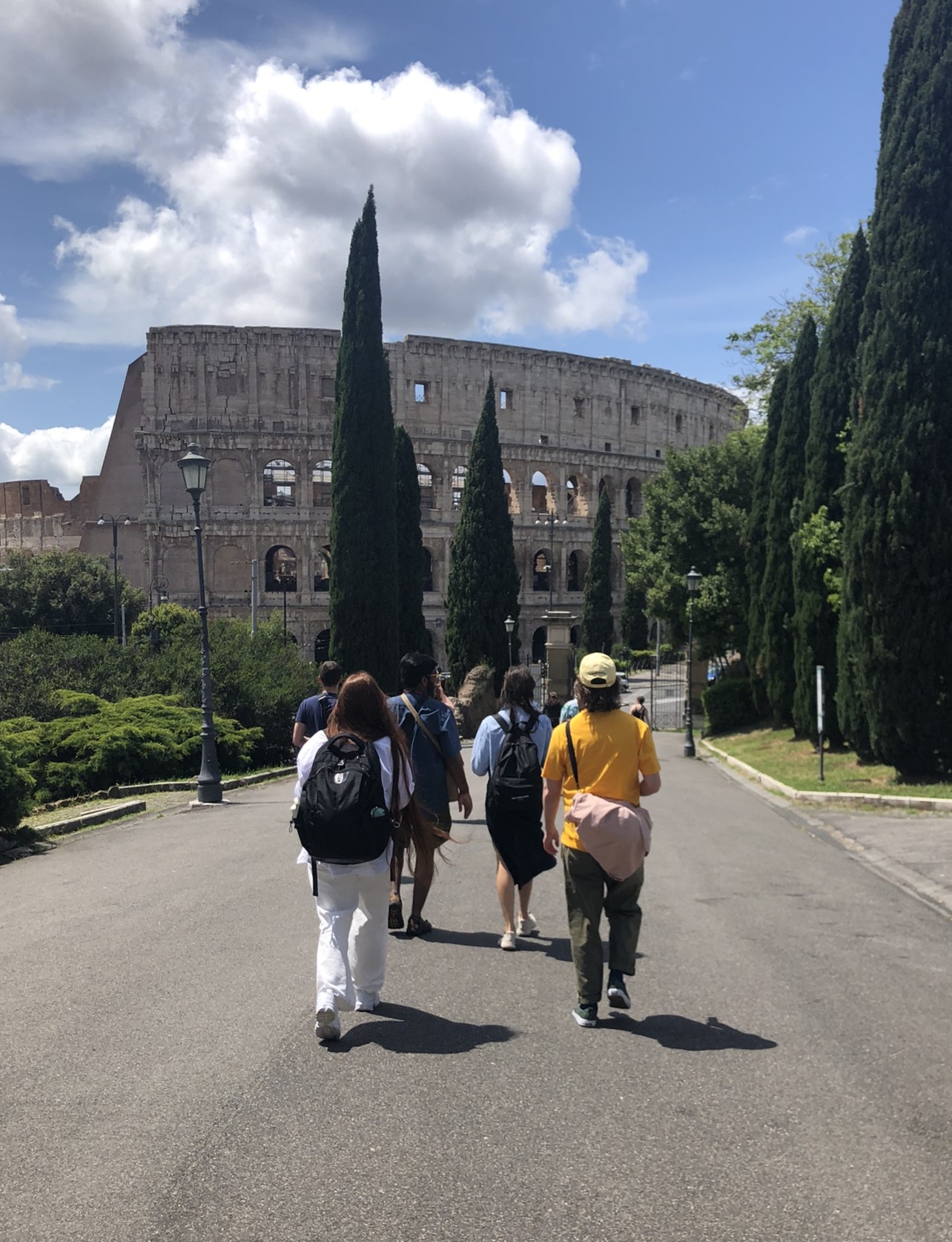 students walk towards the colosseum