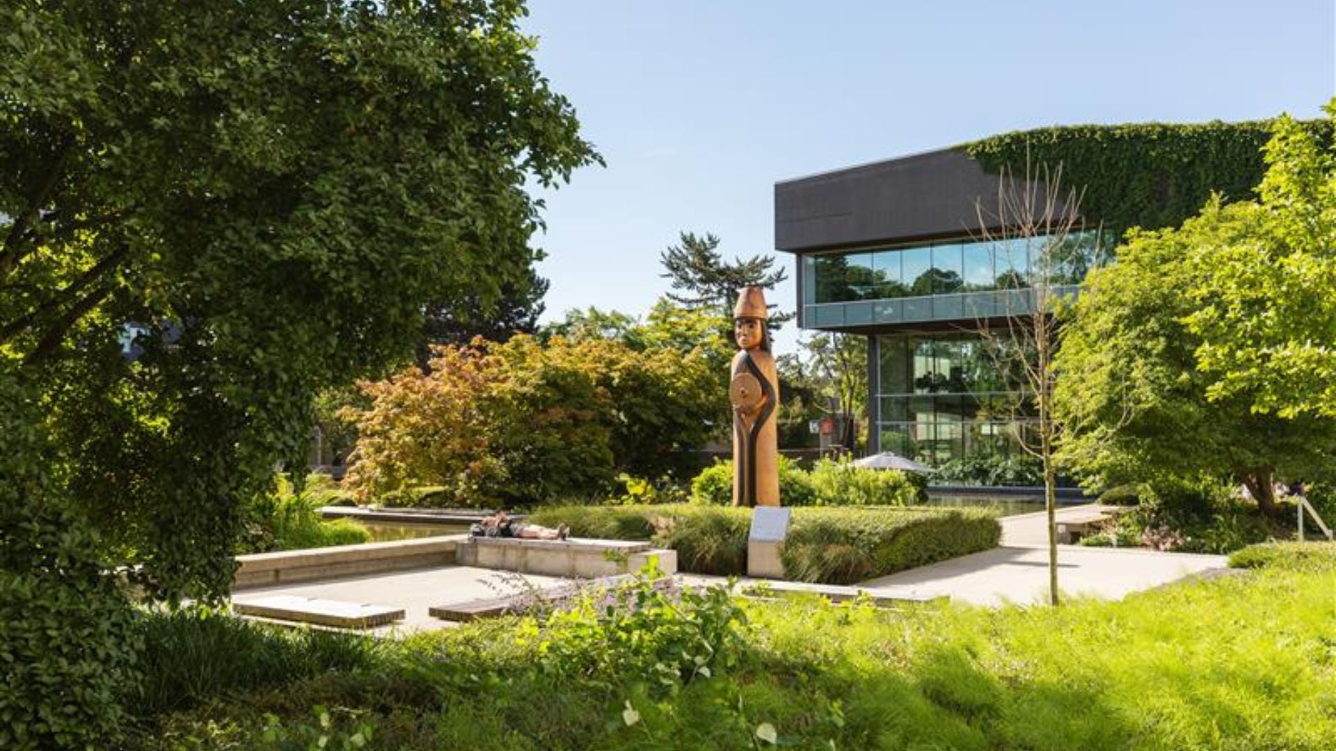 A shot of the Langara Musqueam houst post on the main campus.